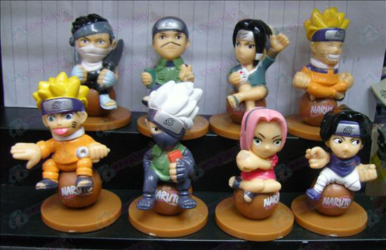 Naruto istui kahdeksan helmiä nukke
